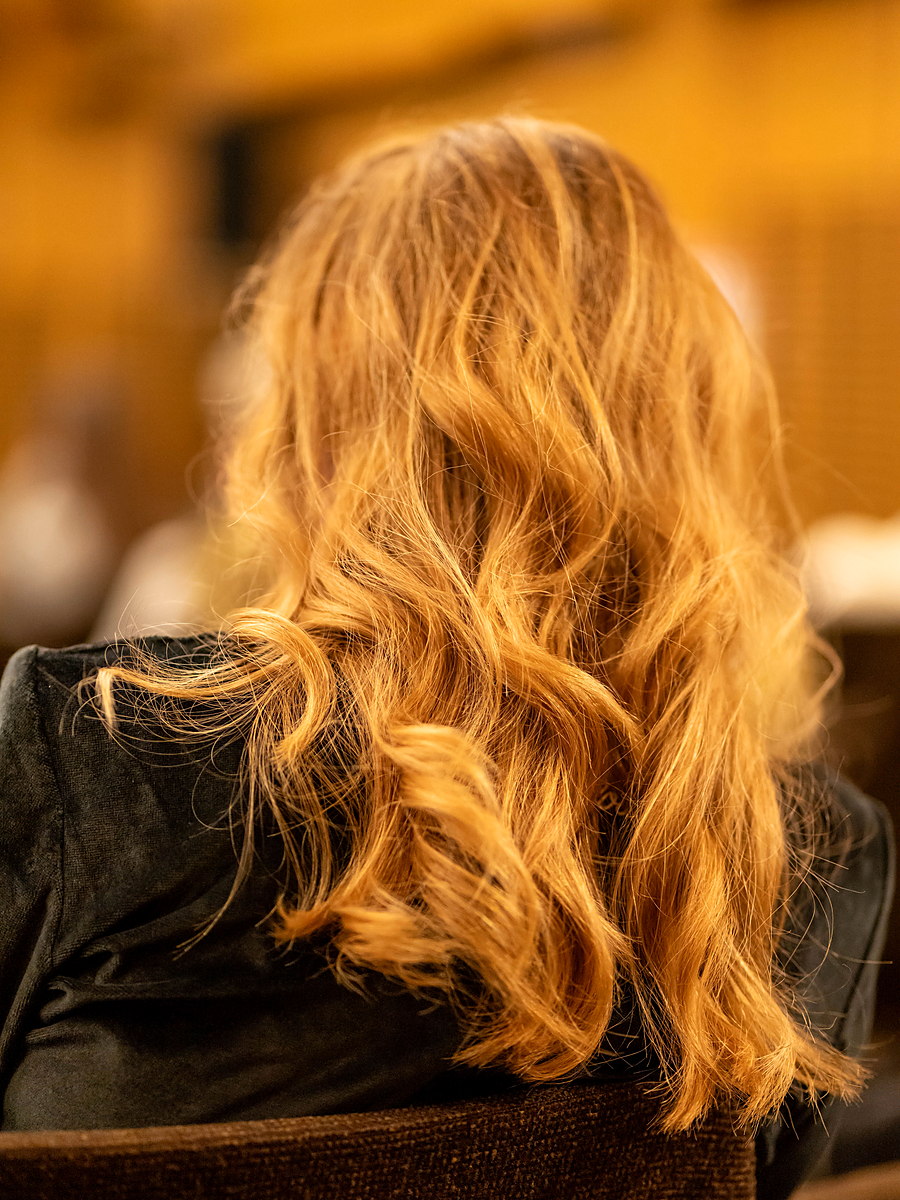 Ondas sueltas con luz cálida
